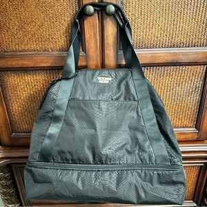 Oversized, Victoria’s Secret limited edition, weekender bag